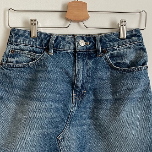 We The Free Blue Denim Frayed Hem Distressed 100% Cotton Mini Skirt Size 25 - Picture 3 of 10